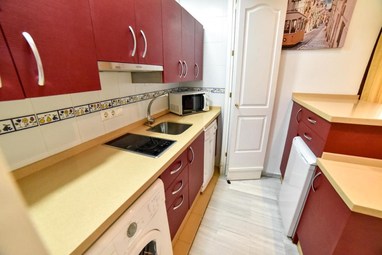 New! City Centre Apartment Севиля Екстериор снимка